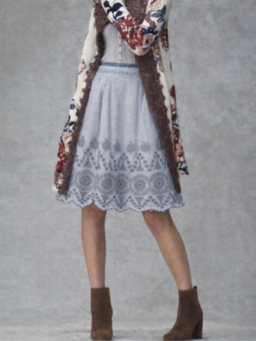 BLUE TASSEL Grey Embroidered Skirt sz M